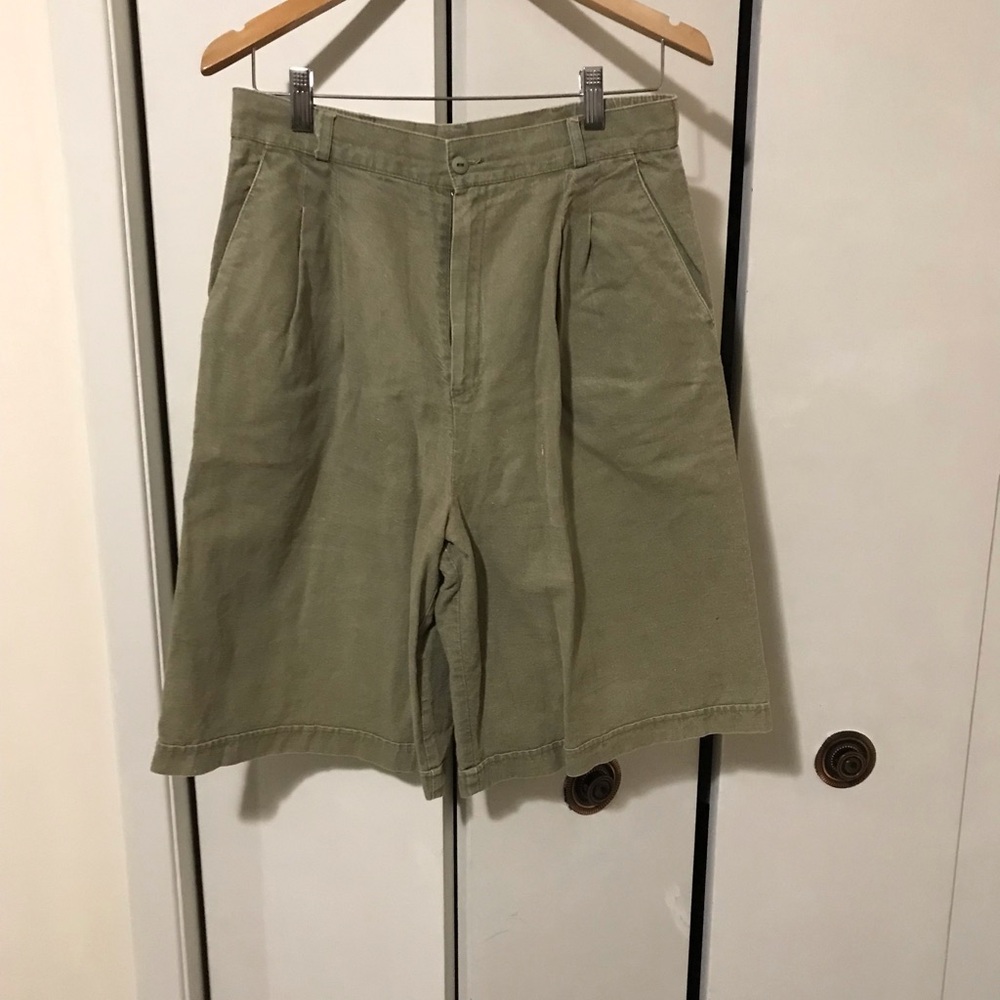 Ladies Beige Cotton Shorts Size 10 $5.00 AS AN ADD ON